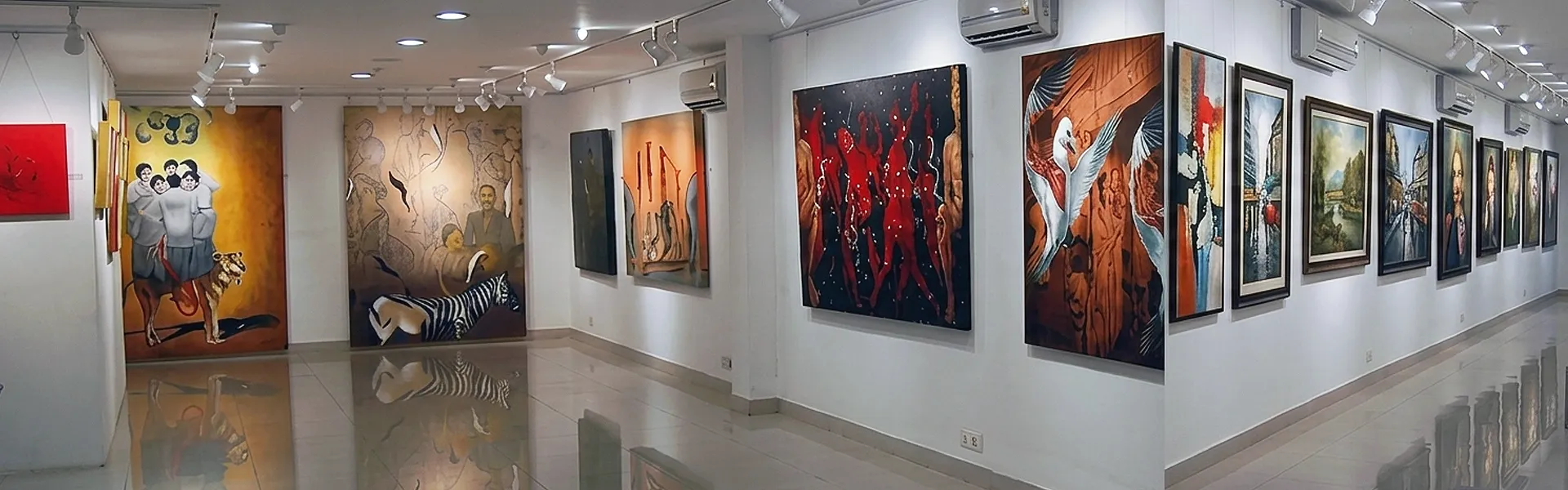 Modern and contemporary Indian paintings exhibited at Aakriti Art Gallery